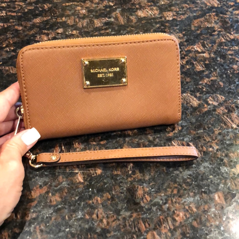 Michael Kors Medium Saffiano Jet Set Wallet